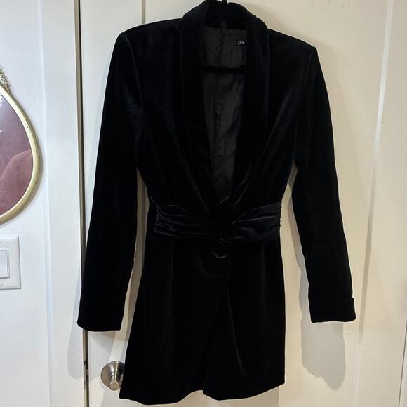 Zara Black Velvet Plunging Neckline Long Sleeve Mini Dress Small - Picture 2 of 10